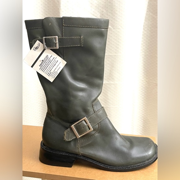 SOLD -Not available 
Matisse 12” high olive boots Size 7p - Picture 4 of 7